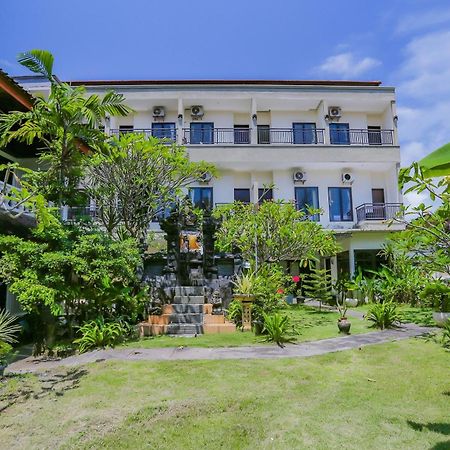 Oyo 4012 Ari Beach Inn Kuta  Exterior photo