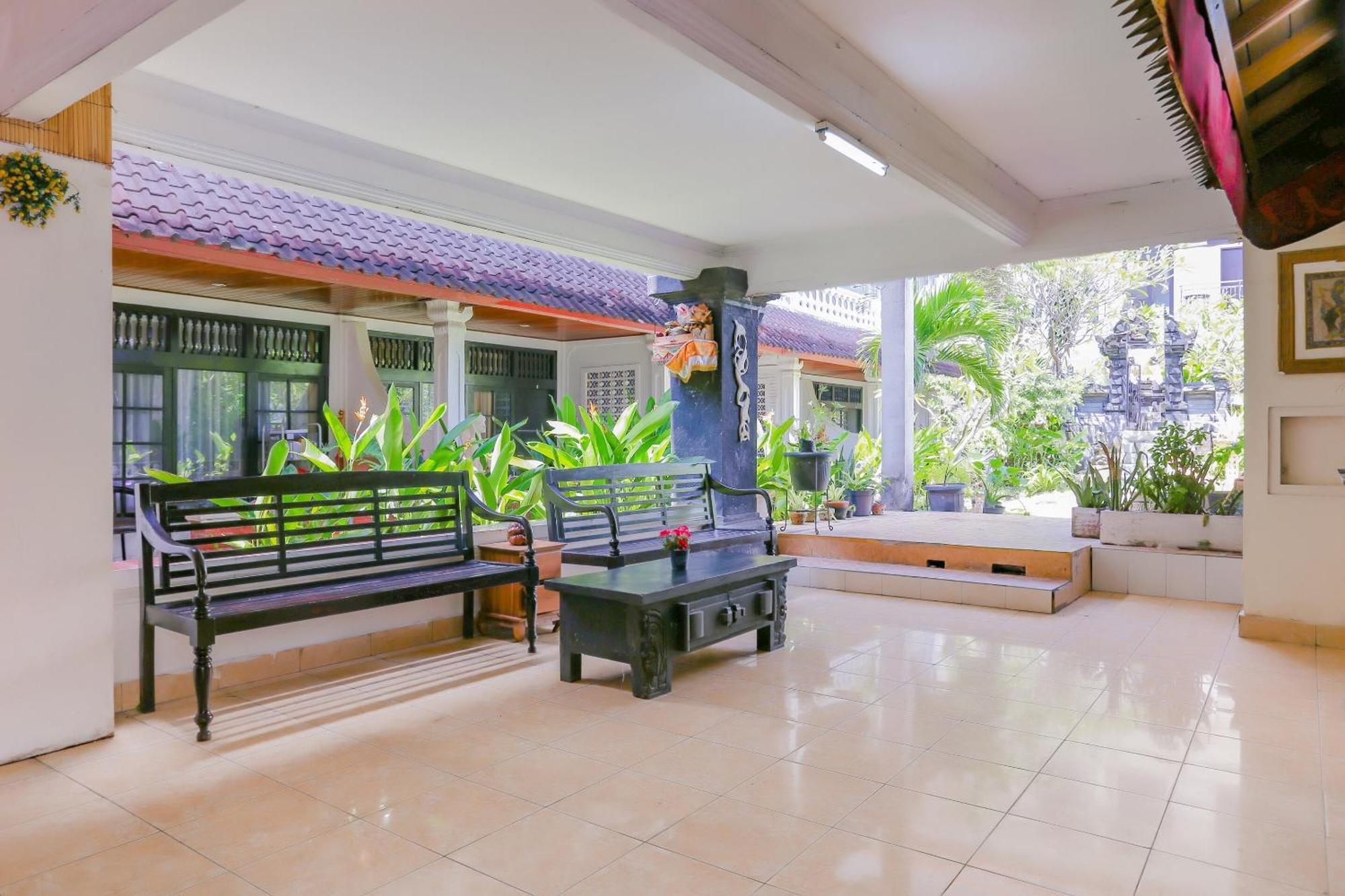 Oyo 4012 Ari Beach Inn Kuta  Exterior photo