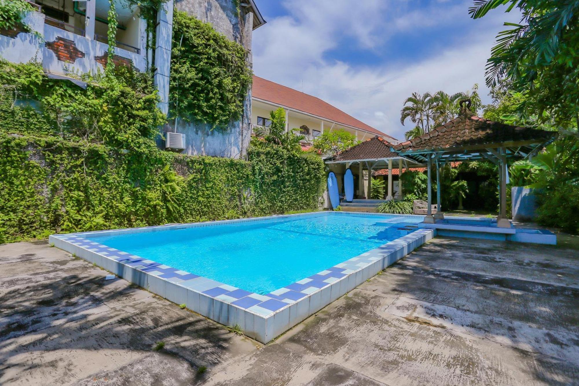 Oyo 4012 Ari Beach Inn Kuta  Exterior photo