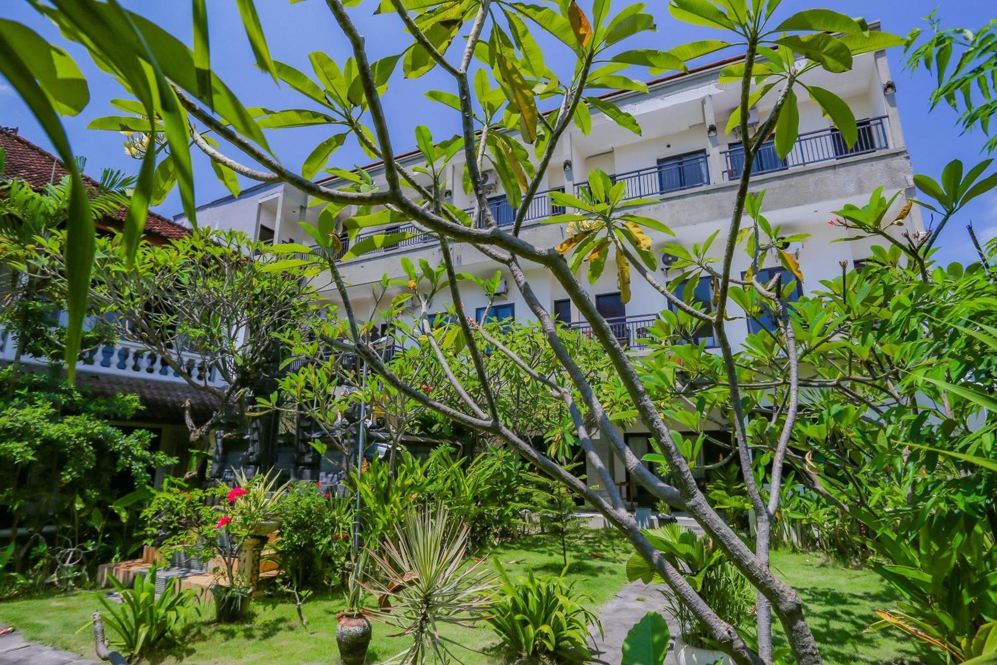 Oyo 4012 Ari Beach Inn Kuta  Exterior photo