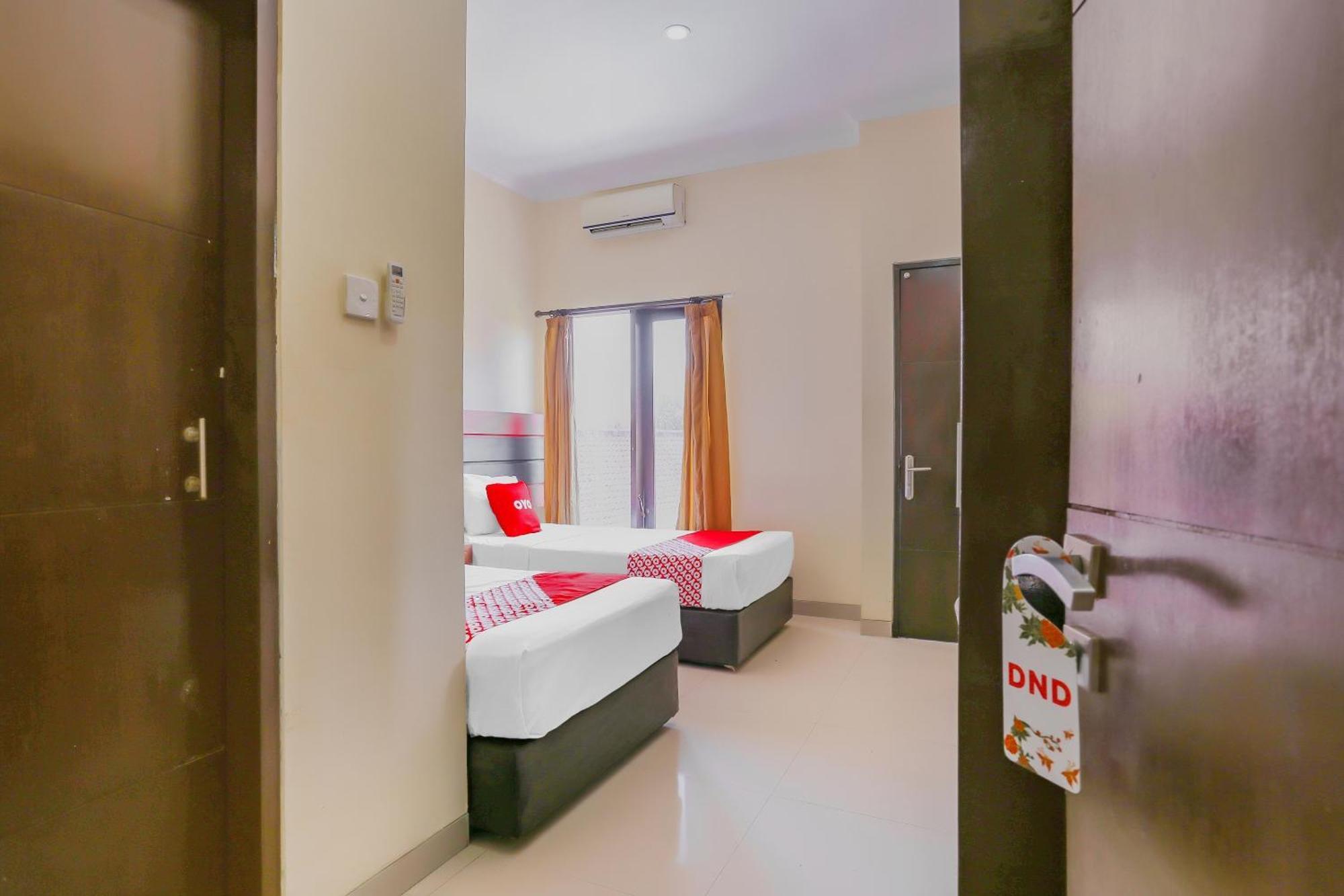 Oyo 4012 Ari Beach Inn Kuta  Exterior photo